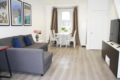 London Retreat-2 Bedroom House Parking & Garden