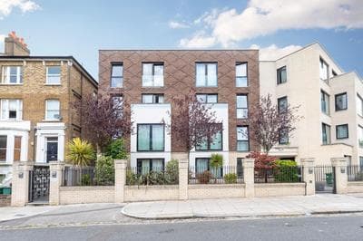 Sunlit 2-Bed Urban Retreat with Modern Amenities