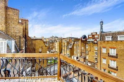 Central London 2-Bed Flat with Balcony near Oxford Street and Soho