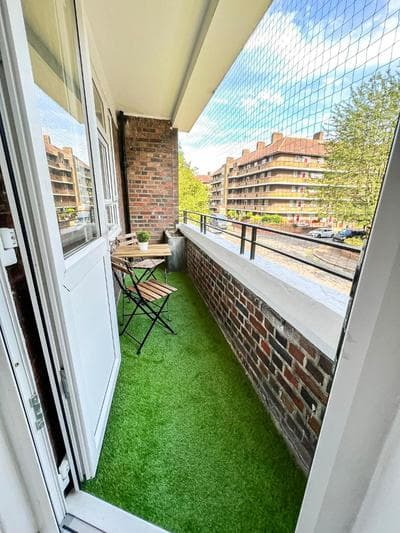 2 Berdoom flat with Balcony in White City, Hammersmith