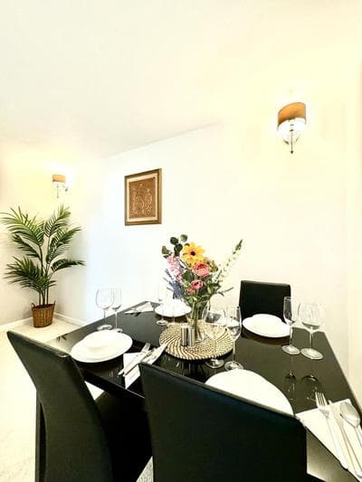 Central London Cosy Apartment with Parking