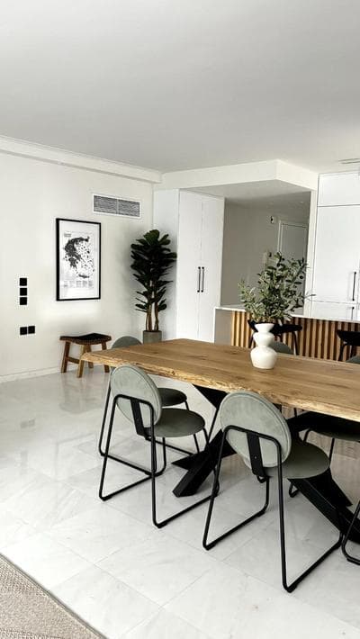 The White Marble - Spacious, 4BR, 2BA in Paleo Faliro