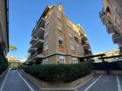 Bright and Residential Roman Apt with Terrace