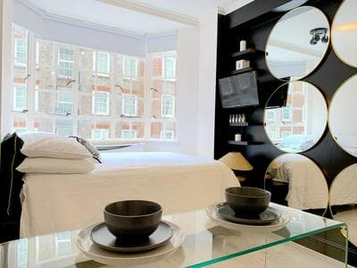 South Kensington, Piccolo Paradiso