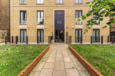 Stunning 2 Bed Flat in London - Sleeps 8 -Balcony