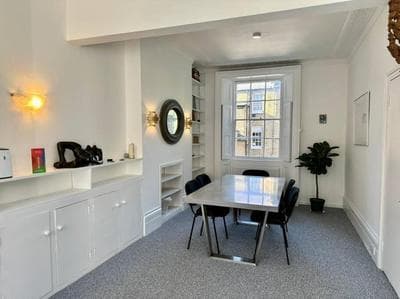 Chelsea Large 2 bed 2 Bath Sydney Street SW3