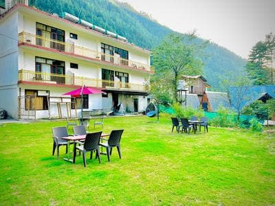 Hotel Vansh-A hotel with private Lawn and Parking