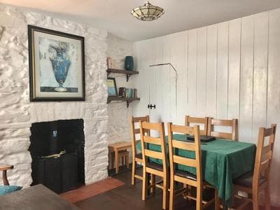 Fisherman's Cottage - Harbour Close, Pub Closer, Sea Views if You Look Hard