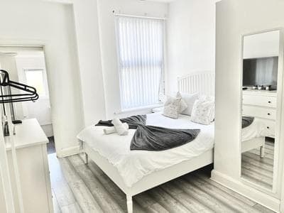 Apartament next Westfield mall