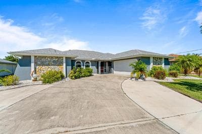 3BR Coastal Oasis Waterfront Home with Pool
