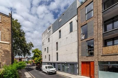 Modern 3 Bed & 3 Bathrooms Flat, Hackney Downs