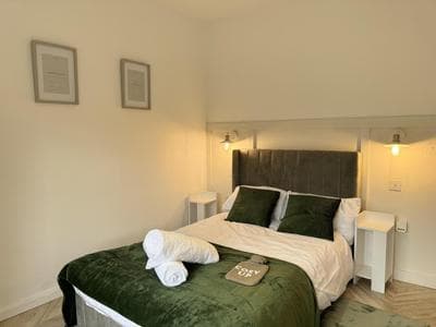 2 Bedroom - Close to Stratford Shopping Centre