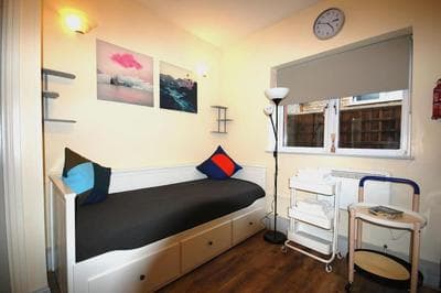St 7 - Cosy, Modern Studio Apartment-Corbyn St N4