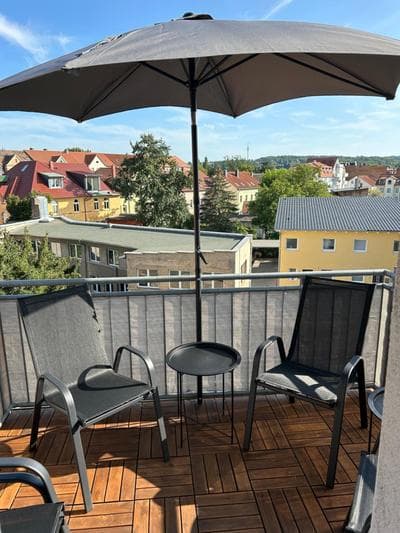 Schöne neue 4 Zimmer Wohnung mit Süd-Balkon bis 8 Personen