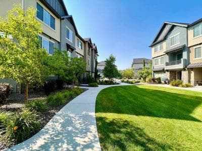 Riverside Retreat-Luxury Living
