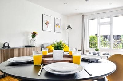 Spacious 2 bed Duplex - Zone 1 - Home Workspace