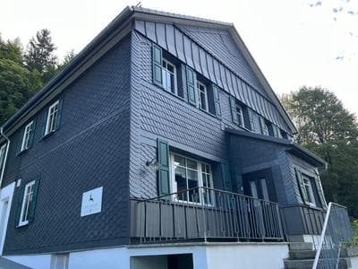 Familienurlaub pur III KINDER UND JUGENDLICHE bis 17 frei III HUND willkommen III SAUNA im Haus III Natur direkt vor der Tür III nah an Winterberg für Ski