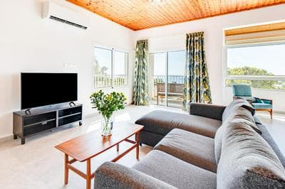 Villa Bettina By Ezoria Villas