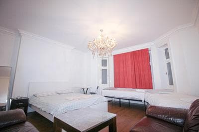 Spacious Bedroom, 5 Minutes Walk to Paddington Station