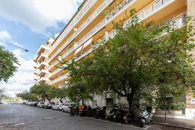Hostly-Wood and Colors Rome Midtown-Just 7min to Colosseum