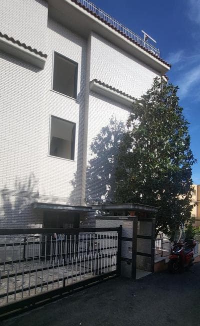 3 Sisters House