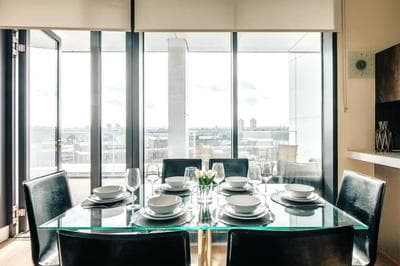 Elegant 3-bedroom penthouse with a private terrace, lift access, and FREE Wi-Fi, located in Battersea, Nine Elms