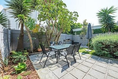 Cozy Garden Unit in Bloubergstrand