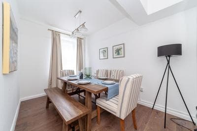 Comfortable Welcoming 3BR house wBalcony, South London