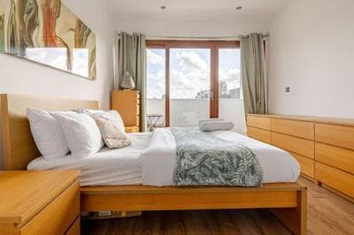 Luxury Apartment Near Canning Town- Free Parking