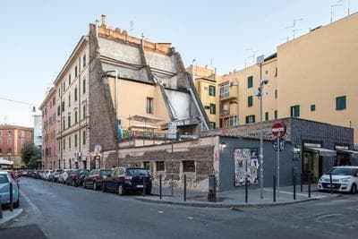 Urban Oasis near Termini with Patio, int1b