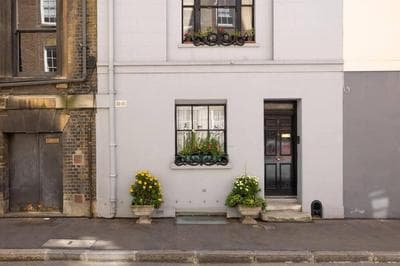 Spacious, Light-Filled 2 Bedroom Apartment