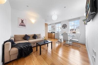 Modern 2 bed 2 bathroom Clapham
