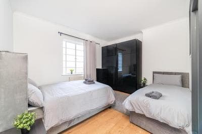 Luxury 2 Bedroom Flat In Royal Crescent