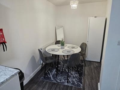 3 Bed- Full Balcony - CloseToO2 & Excel