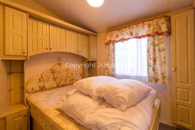 6 Berth Dog Friendly Caravan In Hunstanton, Minutes From The Beach Ref 13013L