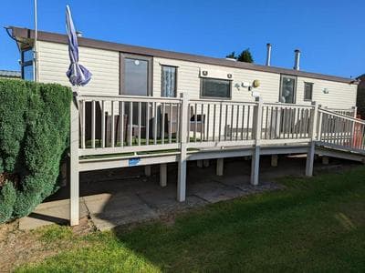 Superb Caravan With Decking Close To Hunstanton Beach In Norfolk Ref 23060S