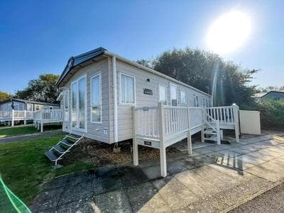 Beautiful Lodge At Manor Park In Hunstanton Ref 23018K