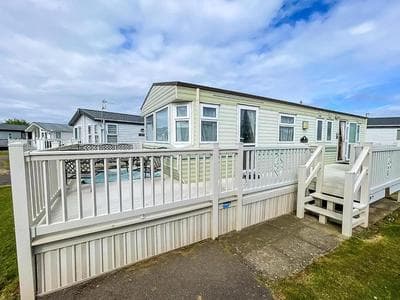 Lovely Caravan For Hire With Large Decking Area In Hunstanton Ref 23218K