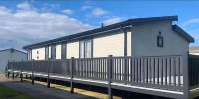 Beautiful Lodge With Full Decking Nearby Hunstanton Beach, Sleeps 6 Ref 23182K