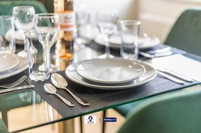 Last-Minute Specials ! Last Chance l Lavender Hill l Exclusive Deal on 2 Bedroom, High Spec Luxury Flat By Finesse Stays Short Lets & Serviced Accommodatio