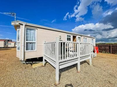 6 Berth Caravan Nearby Hunstanton Beach Front In Norfolk Ref 13019L