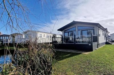 Stunning 6 Berth Lodge With Decking At Manor Park In Hunstanton Ref 23064K