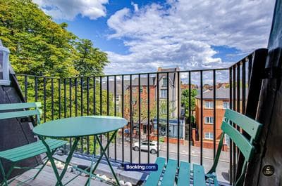 2-Bed Apartment with Balcony in Acton, by LS2G Stays