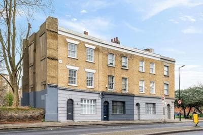Modern 4 Bedroom Townhouse in London