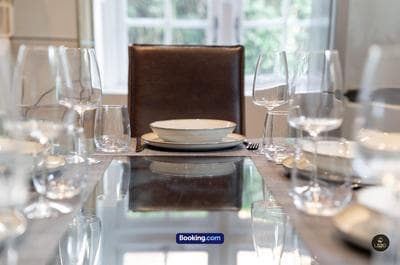 Spacious 3-Bed House in Hampstead with Parking by LS2G Stays