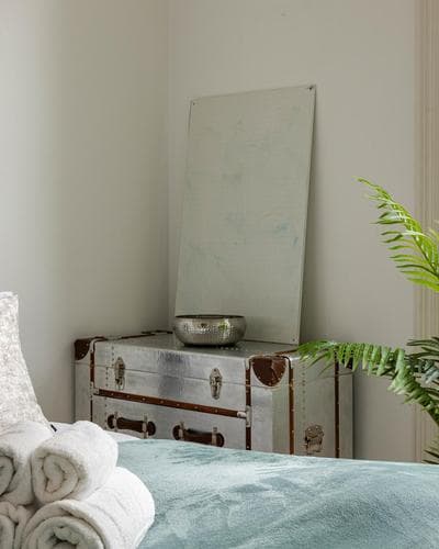 2-bed 2-bath flat in Kensington