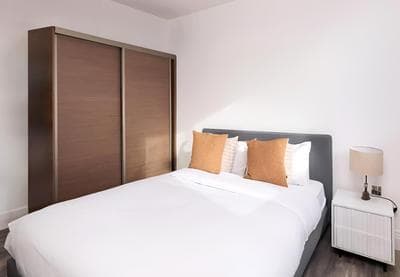 Flat for 6, near Euston Station