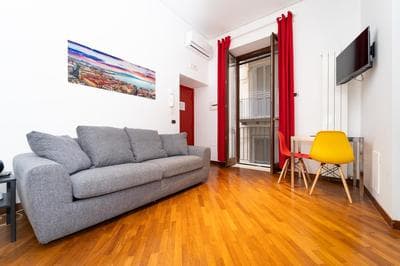 Spanish Quarter View, Steps from Metro !
