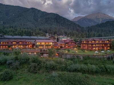 Pahalgam Hotel Riverside Luxury