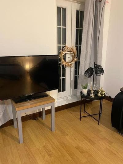 Spacious Apartment is London SB5